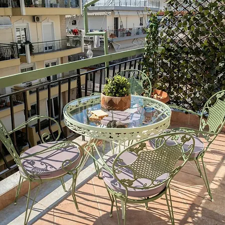Apartment Wood Aesthetic Steps From The Sea *