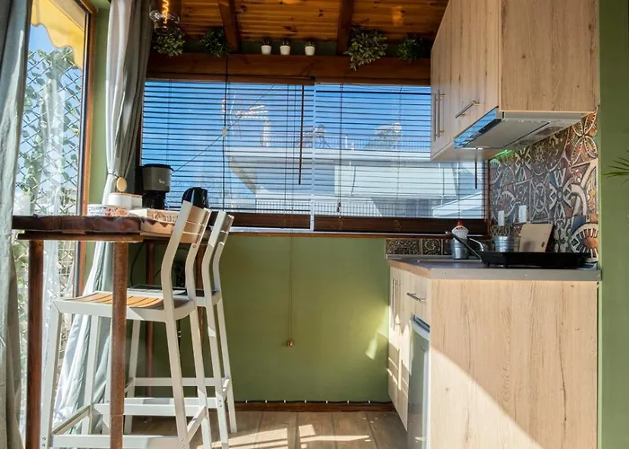 Wood Aesthetic Steps From The Sea Apartamento Tesalónica