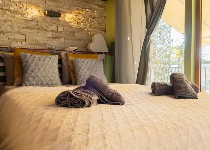 Wood Aesthetic Steps From The Sea *