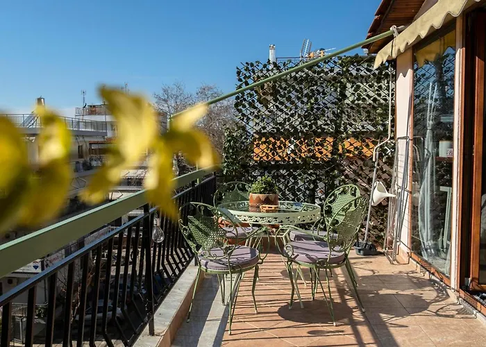 Wood Aesthetic Steps From The Sea *